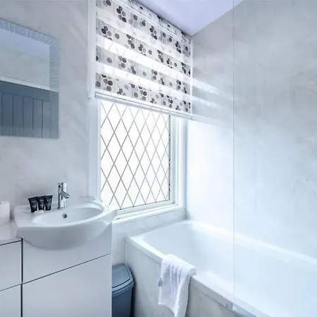 16pt1 - Spectacular In Armley Homestay *