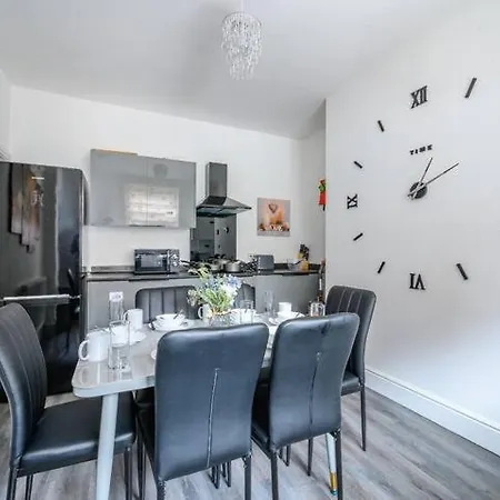 Homestay 16pt1 - Spectacular In Armley Leeds (West Yorkshire)