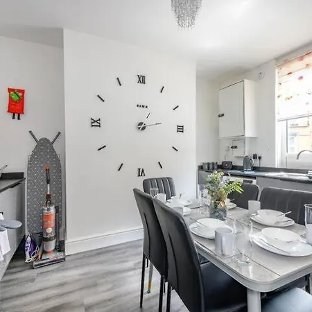 16pt1 - Spectacular In Armley * Leeds (West Yorkshire)